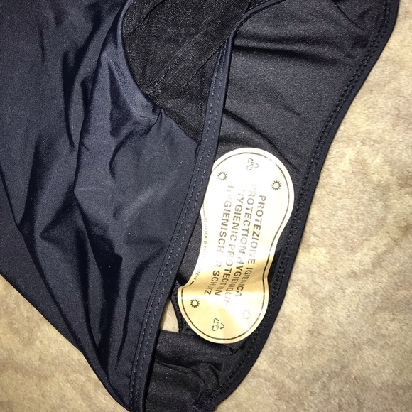 Black Front-Zip One Piece Swimsuit - Picture 3 of 4